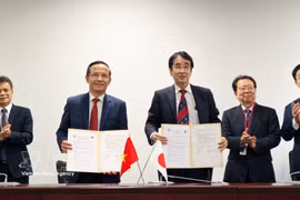 The signing ceremony of an MoU between Vietnam’s 108 Military Central Hospital and Japan’s Toho University Graduate School of Medicine in Tokyo on June 22. (Photo: VNA)