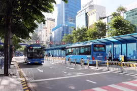 Currently, Ho Chi Minh City operates 2,432 buses, including 1,649 electric and green-energy buses, accounting for 67.8% of the fleet. (Photo: VNA)