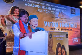 India's Madhya Pradesh Cabinet Minister Kailash Vijayvargiya speaks at the event. (Photo: VNA)
