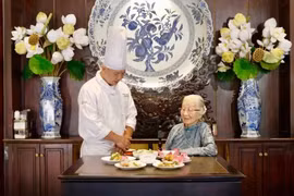 Inspired by the lotus and Vietnam's rich cultural legacy, each dish on the "Cham Sen" menu reimagines traditions that have endured across generations. (Photo: VietnamPlus)