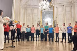 A performance by Choeur Tim choir at Vietnam cultural night in Versailles. (Photo: VNA)