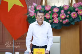 Prime Minister Le Minh Hung speaks at the working session with the Ministry of Industry and Trade in Hanoi on April 22. (Photo: VNA)