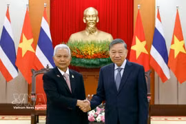 Party General Secretary and State President To Lam (R) receives President of the National Assembly and Speaker of the House of Representatives of Thailand Sophon Zaram in Hanoi on August 7, 2026. (Photo: VNA)