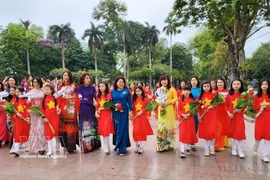 Women and girls take part in an ao dai festival held by the Women’s Union of Hanoi's Ba Dinh district in 2022. (Photo: VNA)