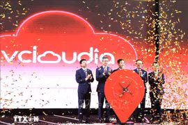 At the launch of the international cloud computing brand Vcloudia in Cambodia. (Photo: VNA)