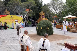 Rituals of the Saito Ogomaku fire ceremony at the 2026 Vietnam–Japan Buddhist Cultural Exchange Festival in Ninh Binh province (Photo: VNA)