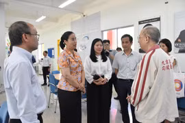 Vice Chairwoman of the Da Nang People’s Committee Nguyen Thị Anh Thi inspects preparations for the competition. (Photo: baodanang.vn)