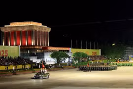 A joint rehearsal for the grand military parade marking the 80th anniversary of the August Revolution and National Day takes place on August 21 evening. (Photo: VNA)