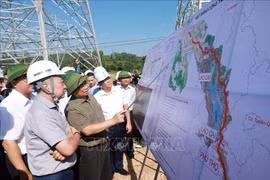 Prime Minister Pham Minh Chinh (second from left) inspects the construction process of 500kV Lao Cai – Vinh Yen transmission line project (Photo: VNA)