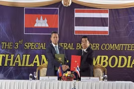 Cambodia and Thailand bring border hostilities to an end on December 27, on the final day of the GBC meeting. (Photo: Cambodia’s Information Ministry’s Facebook page) 