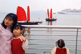 The red sails are expected to become a unique visual highlight and popular check-in feature (Source: Quang Ninh's online portal)