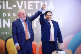 PM Pham Minh Chinh (R) and Brazilian President Luiz Inácio Lula da Silva (Photo: VNA)