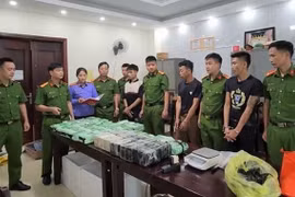 Nghe An police confiscate the drugs (Photo: laodong.vn)