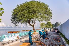 Preparations are underway for fireworks display at the West Lake (Photo: VNA)