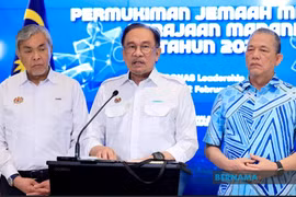 Malaysia's Prime Minister Anwar Ibrahim speaks at the press conference (Photo: Bernama)