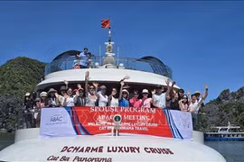 The guests pose for a group photo as part of their trip around Lan Ha Bay in Hai Phong on July 17. (Photo: VNA)