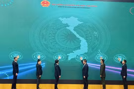 Officials mark the launch of the farm produce traceability system. (Photo: kinhtedothi.vn)