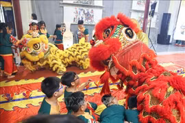 Mid-Autumn Festival in Hanoi’s Old Quarter is an annual event much loved by children (Photo: VNA)