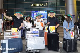 Foreign tourists visit Da Nang (Photo: VietnamPlus)