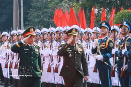 Vietnamese Deputy Prime Minister and Minister of National Defence Gen. Phan Van Giang (left) and his Cambodian counterpart General Tea Seiha review the Honour Guard of the Vietnam People's Army (Photo: VNA)
