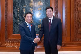 Nguyen Doan Anh (L), Vice President of the Vietnamese National Assembly (NA) and Chairman of the Vietnam-China Friendship Parliamentarians’ Group, meets with Bayanqolu, Chairman of the Ethnic Affairs Committee of the National People's Congress of China and President of the China-Vietnam Friendship Parliamentarians’ Group, in Beijing on October 13, 2026. (Photo: VNA)