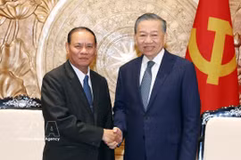 General Secretary of the Communist Party of Vietnam (CPV) Central Committee and President To Lam (R) receives Vilay Lakhamphong, Politburo Member and Standing Member of the Secretariat of the Lao People’s Revolutionary Party (LPRP) Central Committee, in Hanoi on October 15. (Photo: VNA)