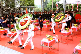 A memorial service and burial ceremony for the remains of 93 martyrs who fell in the fight to defend the northern border, held at Vi Xuyen National Martyrs’ Cemetery in Tuyen Quang province on October 15 (Photo: VNA)
