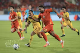 Striker Nguyen Xuan Son (No. 12) scores the decisive goal to seal Vietnam's 2-0 victory in the 89th minute at the semifinal on August 19. (Photo: VNA)