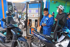 At a Petrolimex fuel station. (Photo: VNA)