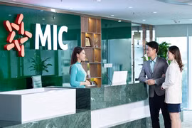 Military Insurance Company's employee talks to customers at its office. (Photo; mic.vn)