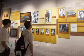 Visitors at the exhibition (Photo: VNA)