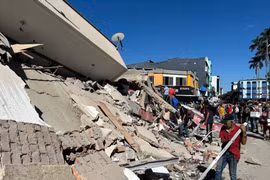 A building collapsed in Pereira, Colombia, after the earthquake on August 10, 2026. (Photo: AA/VNA)