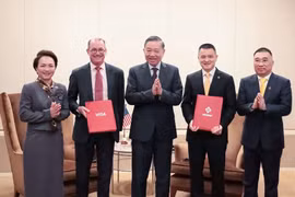 The cooperation agreement is signed in the presence of General Secretary and President To Lam. (Photo: Sun Group)