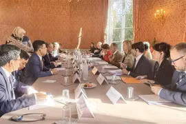 At the talks between Vietnamese Acting Minister of Agriculture and Environment Tran Duc Thang and Agnes Pannier-Runacher, French Minister for Ecological Transition, Biodiversity, Forests, the Sea and Fisheries, in Paris on September 30. (Photo: VNA)