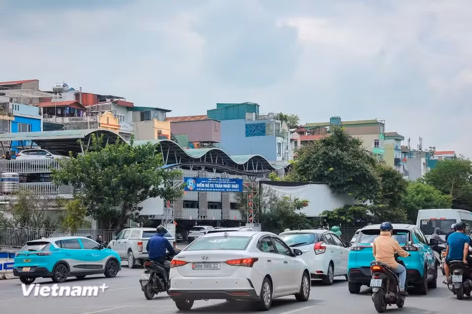 Residents can park their private vehicles outside the restricted area and continue their journeys by bus or other green modes of transport. (Photo: VietnamPlus)