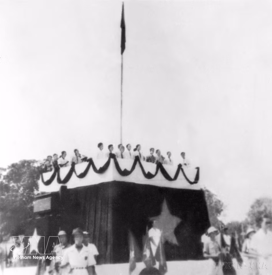 On September 2, 1945, at Ba Dinh Square in Hanoi, President Ho Chi Minh reads the Declaration of Independence, proclaiming the birth of the Democratic Republic of Vietnam, the first people’s democratic state in Southeast Asia. (Photo: VNA)
