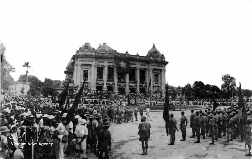 Hundreds of thousands of people from Hanoi and neighbouring provinces gather at the Hanoi Opera House Square for an unprecedented mass rally in support of the nationwide uprising to seize power, August 19, 1945. (Photo: VNA Archives)
