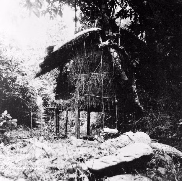 The Khuoi Nam shack in Pac Bo, Truong Ha commune, Ha Quang district, Cao Bang province, where the eighth Plenum of the Central Committee of the Indochinese Communist Party was held in May 1941. The meeting resolved to prioritise national liberation and established the Viet Minh Front. (Photo: VNA)