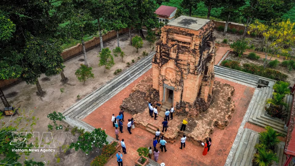 Preserving the tower’s original features to the greatest extent possible is key to safeguarding its historical and cultural values and making Chot Mat Tower a highlight on journeys to explore Tay Ninh. (Photo: VNA)