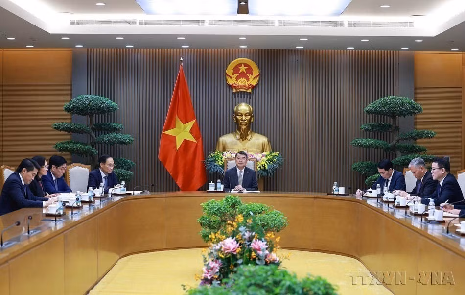 Prime Minister Le Minh Hung holds phone talks with Canadian Prime Minister Mark Carney on July 21, 2026. (Photo: VNA)