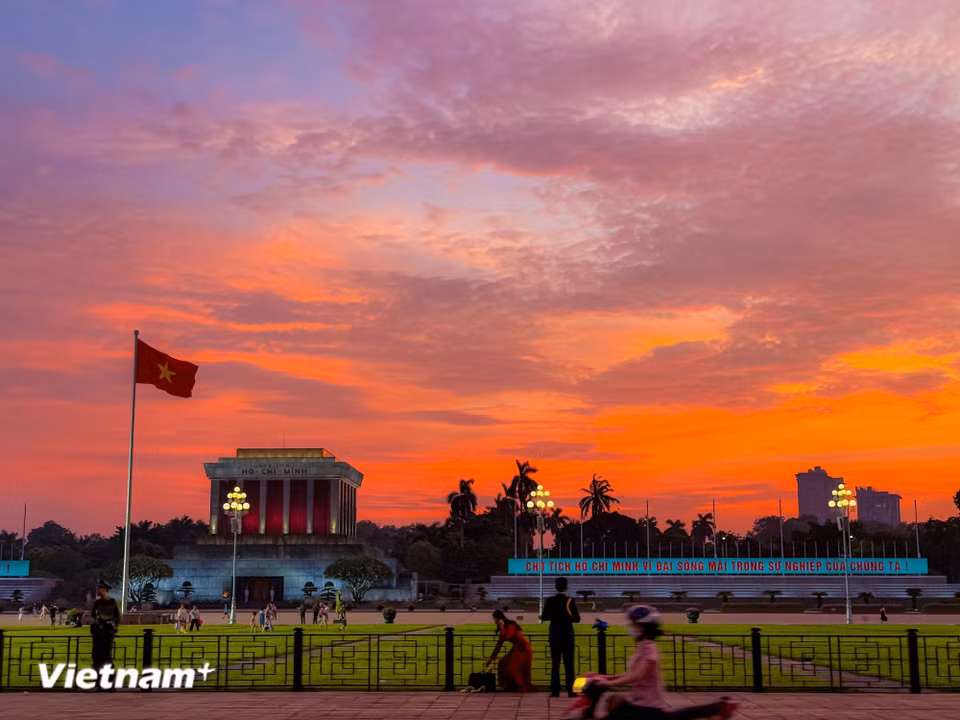 In late autumn and early winter, as the sun lowers, golden rays stretch across rooftops, walls and tree arches, cloaking the city in a warm honeyed glow. (Photo: VietnamPlus)