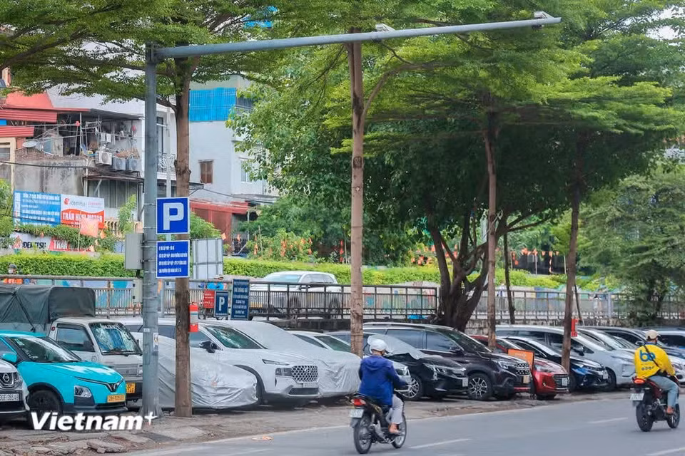 Following the pilot period, Hanoi will assess its effectiveness and review shortcomings in order to refine the scheme before considering an expansion of its scope in subsequent phases. (Photo: VietnamPlus)