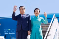 President of the National Assembly Tran Thanh Man and his spouse Nguyen Thi Thanh Nga, together with a high-ranking delegation of Vietnam, arrives in Ulaanbaatar on September 9 noon (local time), beginning a three-day official visit to Mongolia at the invitation of Chairman of the Mongolian Parliament Sandag Byambatsogt and his spouse. (Photo: VNA)