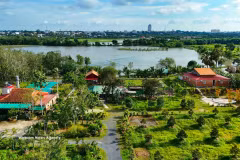 Green farms are gaining popularity among local households, combining agricultural production with tourism experiences and helping diversify local tourism offerings. (Photo: VNA)