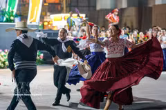Traditional costumes from around the world come together, creating a vibrant multicultural space in the heart of Hanoi. (Phôt: VNA)