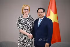 Prime Minister Pham Minh Chinh (R) and Chairwoman of the Communist Party of Bohemia and Moravia (KSCM) Katerina Konecna at their meeting in Prague on January 18. (Photo: VNA)