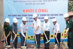 The ground-breaking ceremony for the construction of 37 new houses in Bu Gia Map district, Binh Phuoc province (Photo: VNA)
