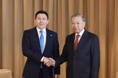 Party General Secretary To Lam (R) and Nurlan Zhakupov, Chairman of the Management Board of Samruk-Kazyna JSC – Kazakhstan’s national investment fund (Photo: VNA)
