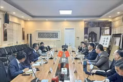 At the working session between Vietnamese Ambassador to China Pham Thanh Binh and the Charhar Institute (Photo: VNA)