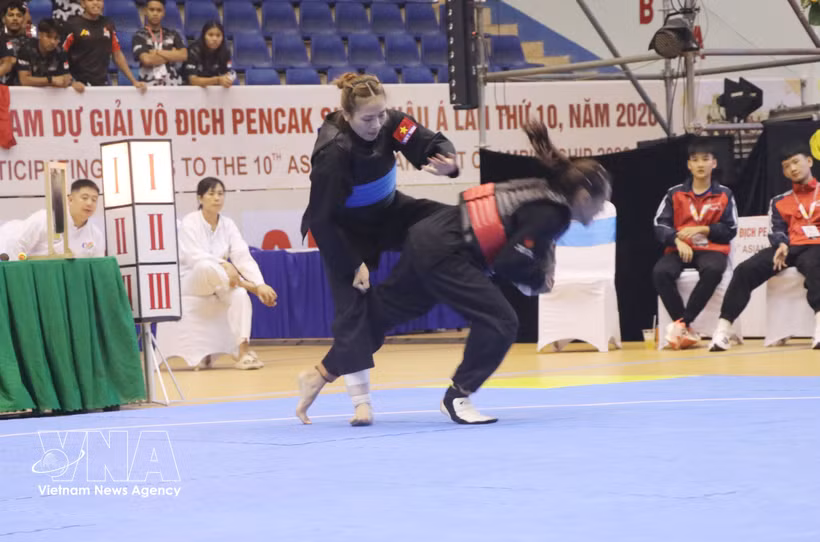 Athletes compete at the tournament (Photo: VNA)
